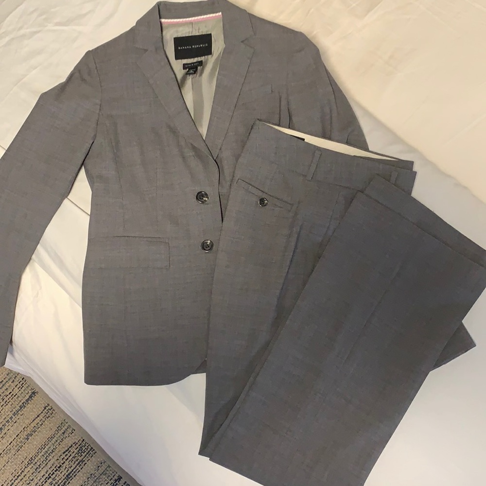 Banana Republic suit [ships free]